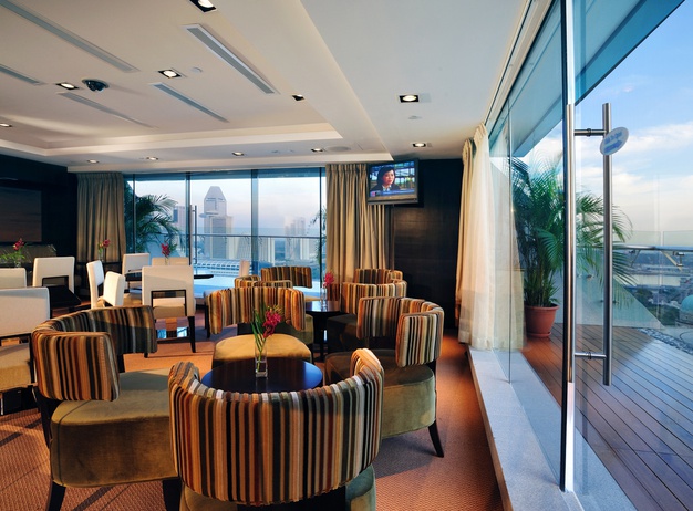 Sky Lounge Peninsula Excelsior Hotel en Singapore 